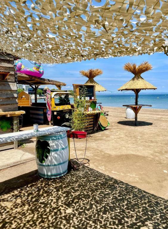 Les Hebergements De La Plage En Ville 마르티그 외부 사진